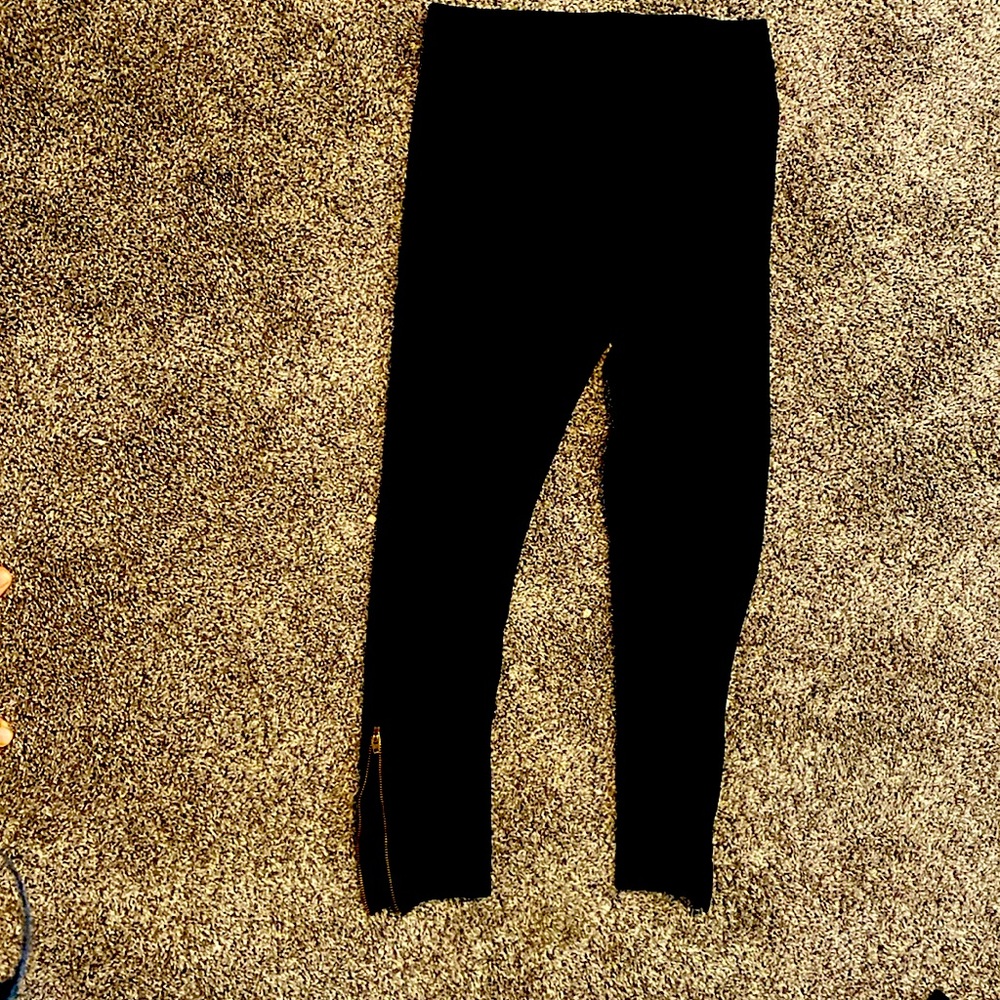 Leggings w/zippers at the end.